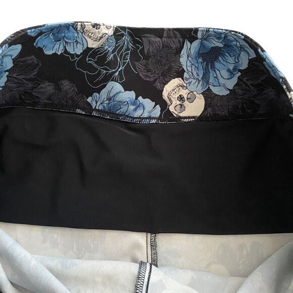 Torrid | Pixie Skull Floral Leggings, Size 2R - Picture 6 of 7